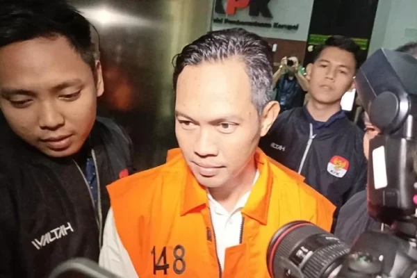 ditetapkan-tersangka-oleh-kpk-bupati-cilacap-syamsul-ajukan-praperadilan-bij