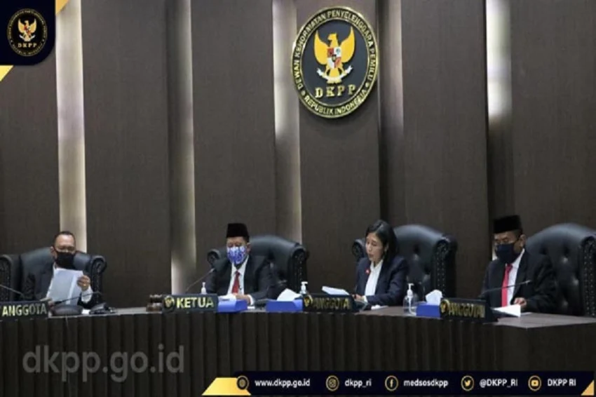 dkpp-pecat-ketua-bawaslu-kabupaten-tambrauw-usai-terbukti-masih-berstatus-asn-anr