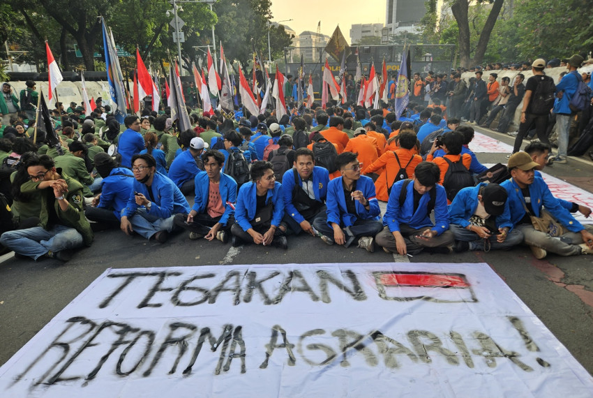 gelombang-demonstrasi-berlanjut-di-medan-merdeka-selatan-mahasiswa-sampaikan-kritik-kebijakan-pemerintah-the
