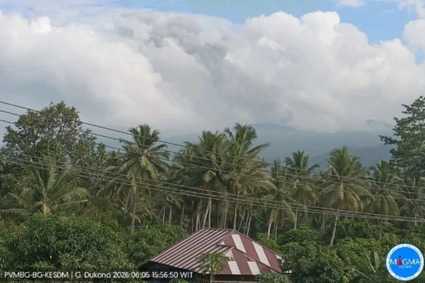 gunung-dukono-erupsi-sore-ini-luncurkan-1200-meter-abu-vulkanik-ryy