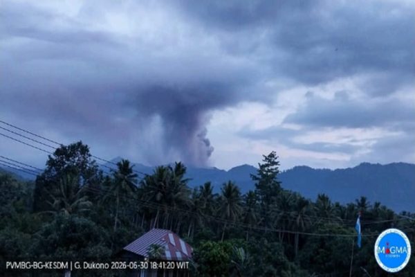 gunung-dukono-maluku-utara-erupsi-pvmbg-imbau-masyarakat-waspada-qcr
