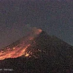 gunung-merapi-erupsi-guguran-lava-meluncur-2-kilometer-ke-arah-barat-lpx