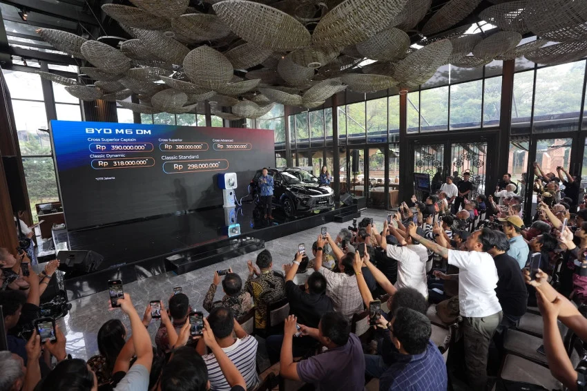 harga-byd-m6-dm-dirilis-mulai-rp298-juta-klaim-irit-65-kmliter-setara-motor-matic-izd