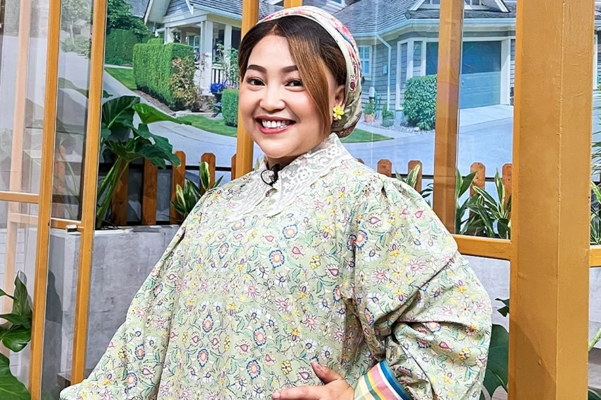 haru-alfatih-putra-mendiang-mpok-alpa-bawa-rapor-ke-makam-sang-bunda-setelah-naik-kelas-oee
