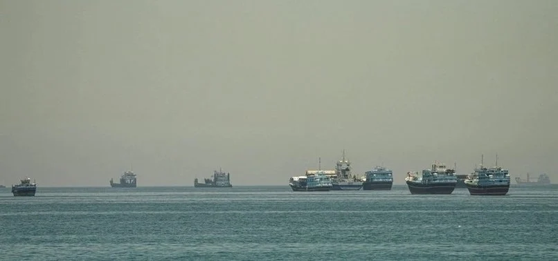 irgc-izinkan-24-kapal-melewati-selat-hormuz-lhu