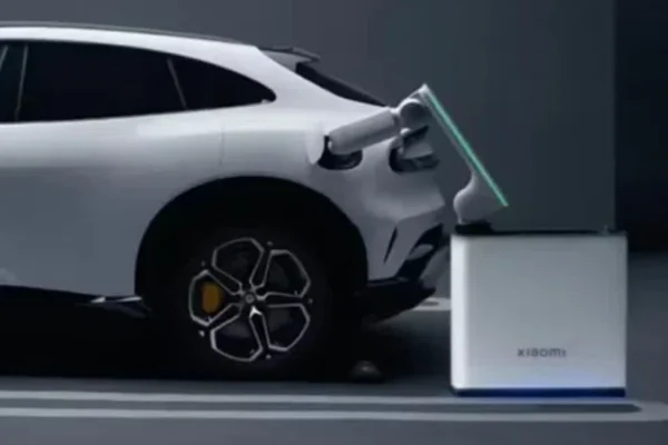 janji-tesla-10-tahun-lalu-diwujudkan-xiaomi-robot-charger-ev-otomatis-nhd