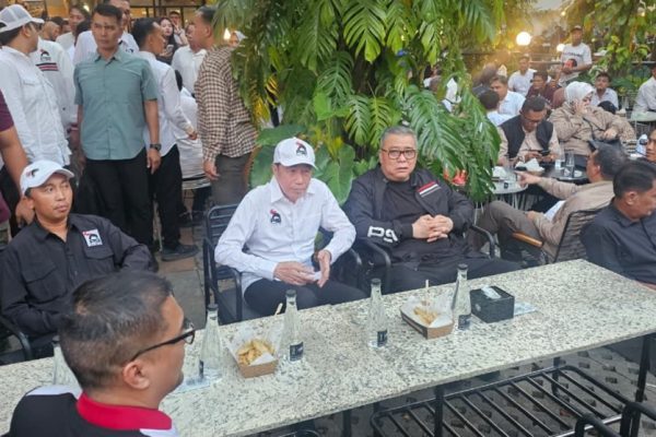 jokowi-pakai-baju-berlogo-psi-artinya-tahu-sendiri-ftt