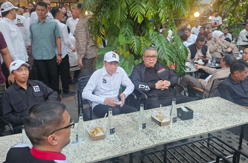 jokowi-pakai-baju-berlogo-psi-artinya-tahu-sendiri-ftt
