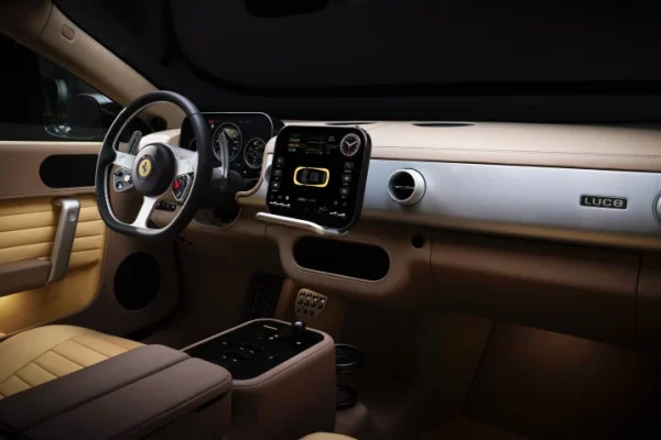 jony-ive-bawa-roh-iphone-ke-dalam-kabin-ferrari-luce-pvf