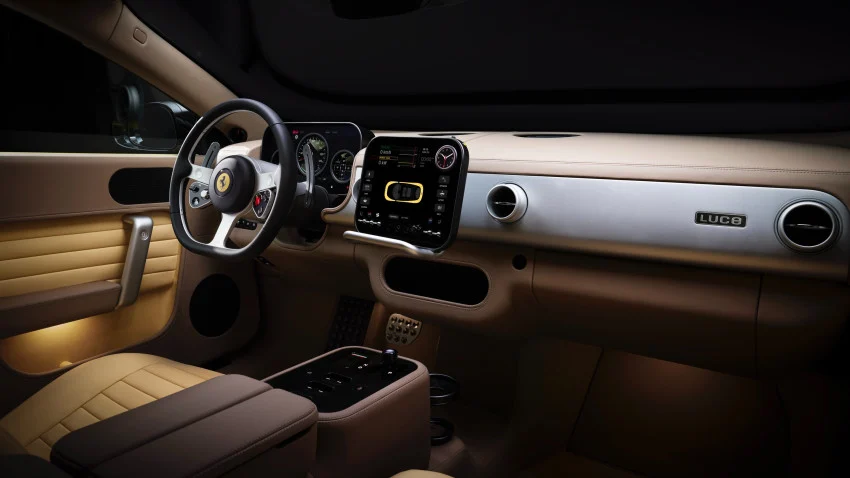 jony-ive-bawa-roh-iphone-ke-dalam-kabin-ferrari-luce-pvf
