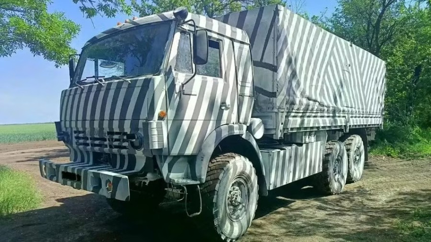 kamuflase-kendaraan-perang-rusia-bisa-mengecoh-drone-berteknologi-ai-jdh