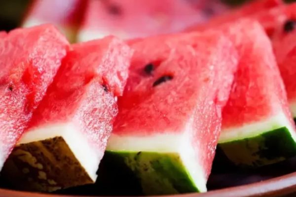kaya-nutrisi-semangka-ternyata-berkhasiat-turunkan-risiko-penyakit-jantung-phv