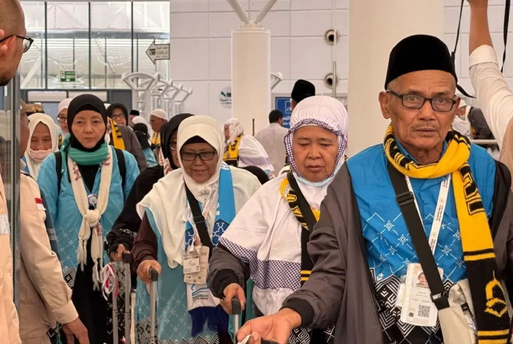 kemenhaj-ingatkan-jemaah-haji-tak-bawa-air-zamzam-dalam-koper-vtr