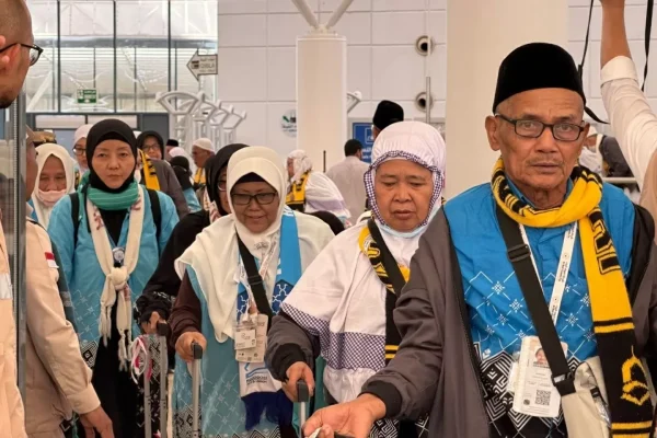kemenhaj-ingatkan-jemaah-haji-tak-bawa-air-zamzam-dalam-koper-vtr