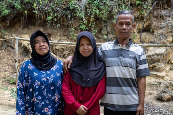 kisah-ristiana-artanti-anak-buruh-proyek-yang-berhasil-kuliah-gratis-di-ugm-ofh
