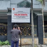 kpk-sita-rumah-bupati-pekalongan-fadia-arafiq-di-semarang-jvi