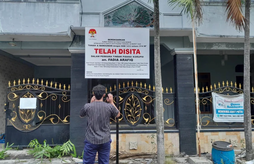kpk-sita-rumah-bupati-pekalongan-fadia-arafiq-di-semarang-jvi