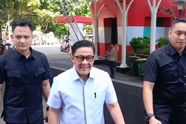kpk-tangkap-17-orang-dalam-ott-jakbar-termasuk-mantan-plt-dirjen-imigrasi-saffar-godam-yyh