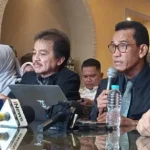 kronologi-penangkapan-roy-suryo-refly-untung-masih-sempat-salat-subuh-tapi-belum-mandi-tqs