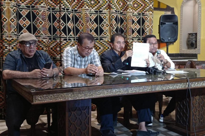 kubu-roy-suryo-tepis-berkas-kasus-pencemaran-nama-baik-terkait-ijazah-jokowi-sudah-p21-qbx