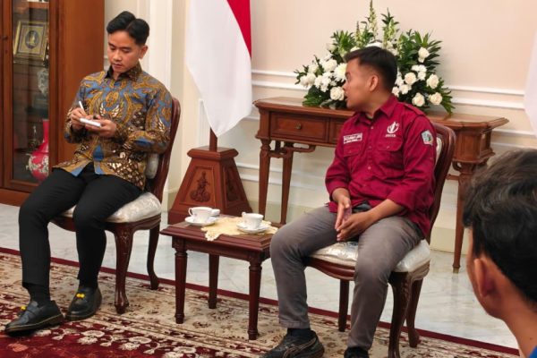 mahasiswa-ubk-desak-pengurus-bem-yang-bertemu-gibran-mundur-dari-jabatan-karena-diduga-terima-uang-kto