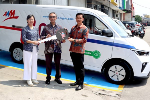 mdla-luncurkan-armada-mobil-listrik-dorong-transformasi-distribusi-rendah-emisi-ajv