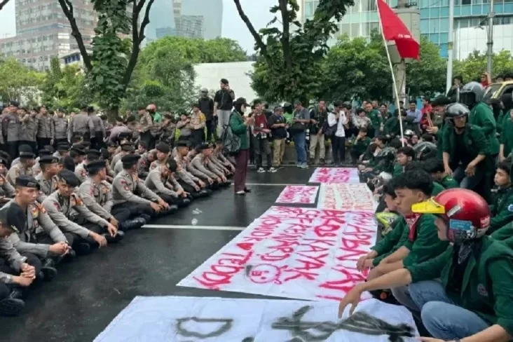 media-asing-soroti-aksi-protes-mahasiswa-terhadap-kebijakan-pemerintah-indonesia-rox