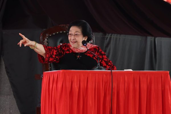 megawati-tegaskan-prabowo-bukan-musuh-itu-teman-saya-eyi