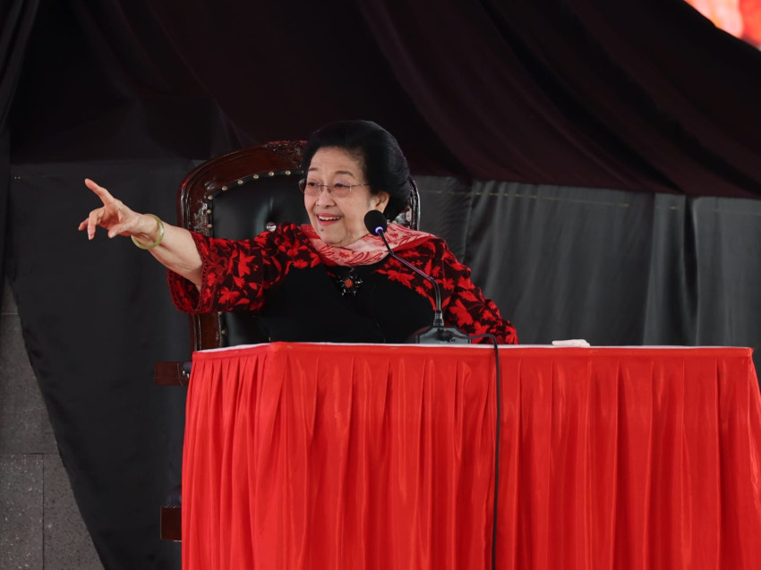 megawati-tegaskan-prabowo-bukan-musuh-itu-teman-saya-eyi