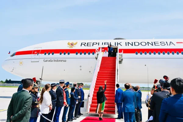 menguak-di-balik-lawatan-prabowo-15-tahun-seskab-teddy-brics-hingga-investasi-rp2430-triliun-lyu
