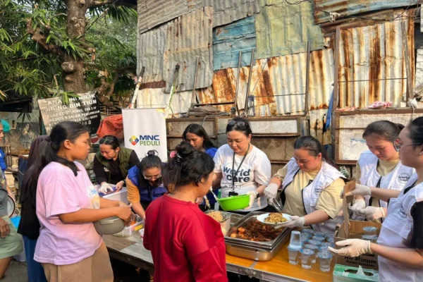 mnc-peduli-dan-park-hyatt-jakarta-gelar-aksi-food-rescue-untuk-warga-duri-kepa-qhq