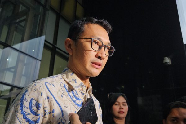 ott-kpk-di-kuansing-riau-diduga-terkait-suap-jual-beli-jabatan-sekda-ubd