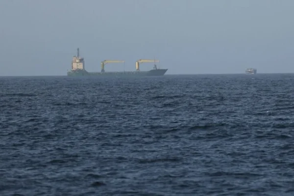 pbb-mulai-evakuasi-11000-pelaut-yang-terdampar-di-selat-hormuz-pir