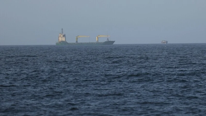 pbb-mulai-evakuasi-11000-pelaut-yang-terdampar-di-selat-hormuz-pir