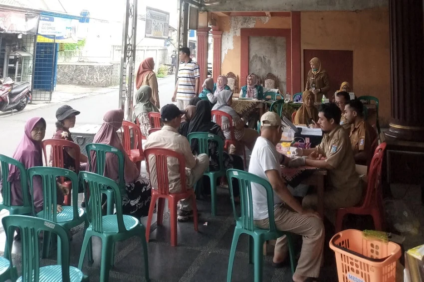 pegadaian-cps-pondok-aren-gelar-pengobatan-gratis-bagi-ratusan-masyarakat-oqu