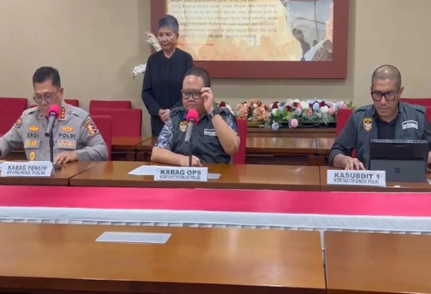 polisi-tetapkan-3-mantan-pejabat-pertamina-niaga-dan-samin-tan-tersangka-jual-beli-bbm-gsd