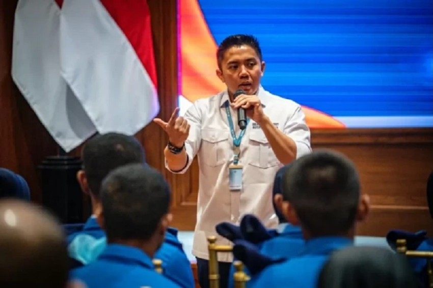 program-magang-nasional-2026-dibuka-150-ribu-lulusan-ikut-magang-bareng-seskab-teddy-wne