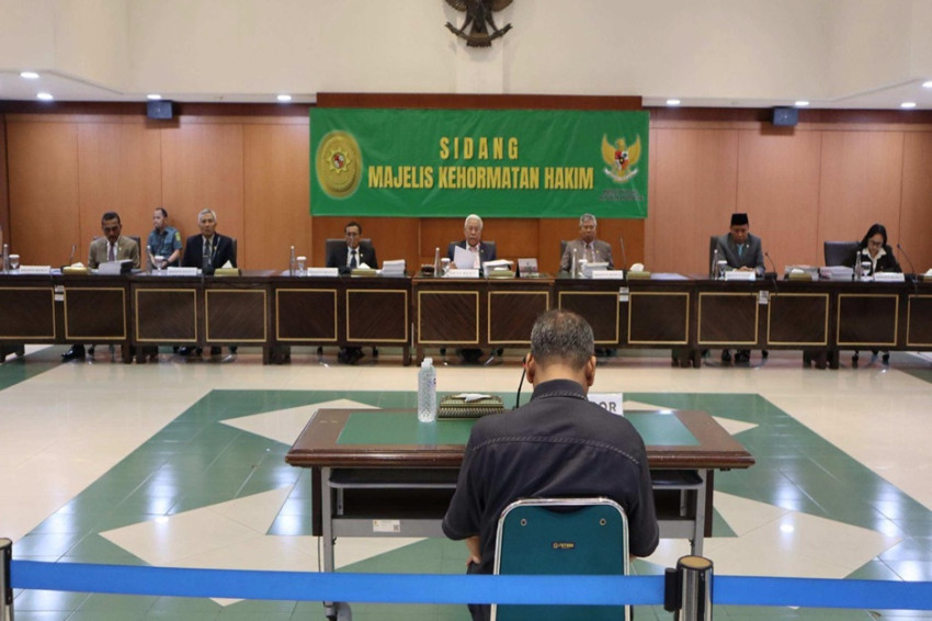 rekam-jejak-eks-ketua-pn-kudus-yang-dipecat-karena-tilep-uang-rp2-militer-cmf