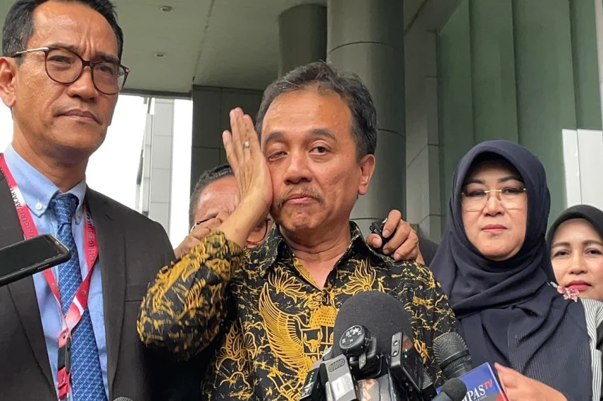 roy-suryotifa-tak-ditahan-relawan-jokowi-ini-bukan-akhir-dari-segalanya-aft
