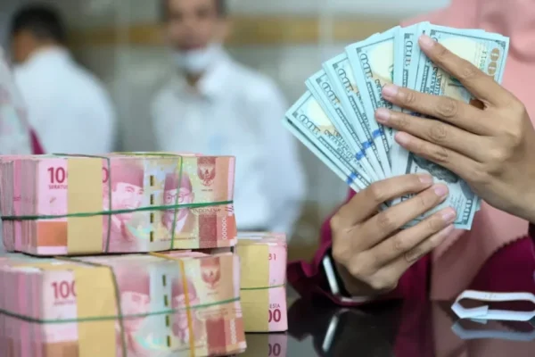 rupiah-keok-meski-bi-rate-naik-lagi-dolar-as-tembus-rp17848-hpn