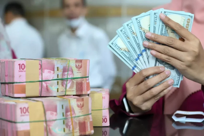 rupiah-keok-meski-bi-rate-naik-lagi-dolar-as-tembus-rp17848-hpn