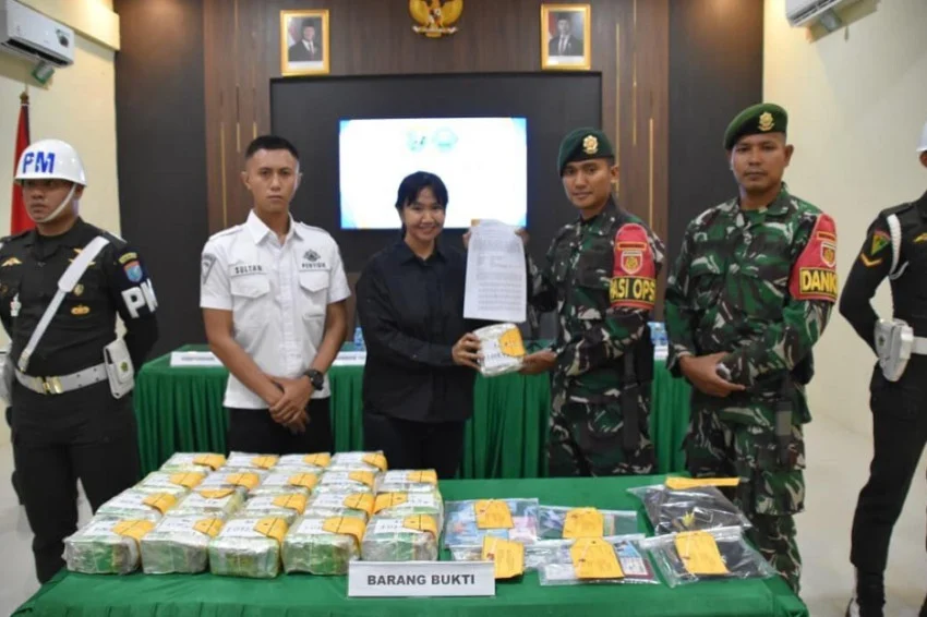 satgas-yonarhanud-1-kostrad-gagalkan-penyelundupan-sabu-21-kg-di-perbatasan-rimalaysia-cbz
