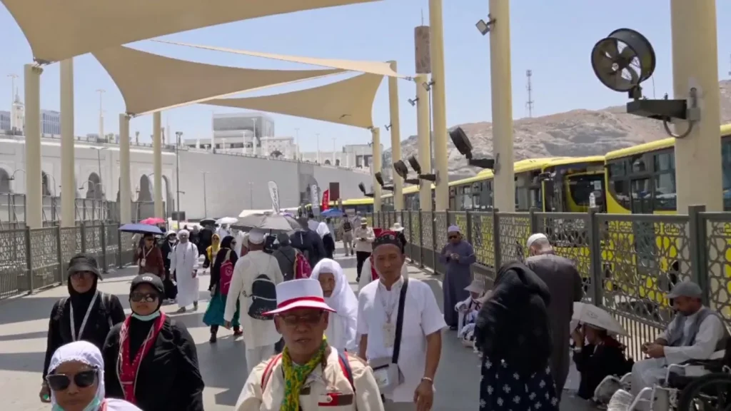 sempat-mundur-12-jam-demi-istirahat-jemaah-ratusan-bus-shalawat-di-makkah-mengaspal-lagi-yft