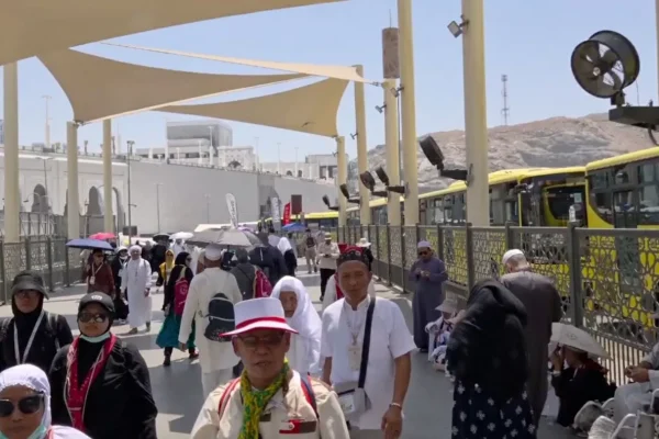 sempat-mundur-12-jam-demi-istirahat-jemaah-ratusan-bus-shalawat-di-makkah-mengaspal-lagi-yft