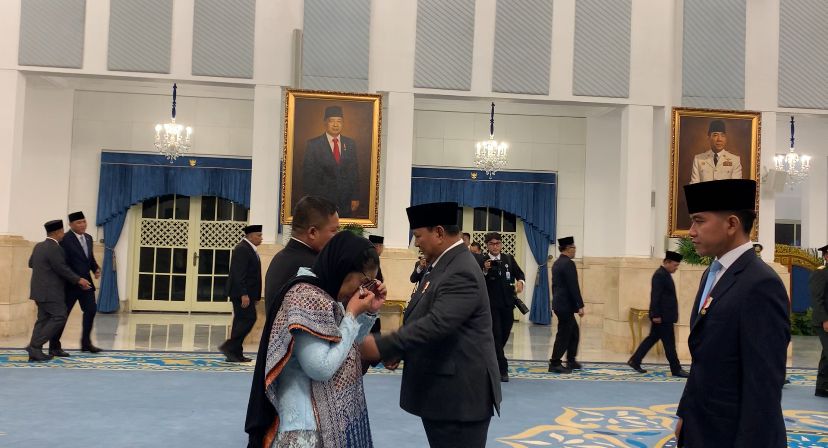 tangis-nanik-s-deyang-pecah-setelah-dilantik-prabowo-sebagai-kepala-bgn-qot
