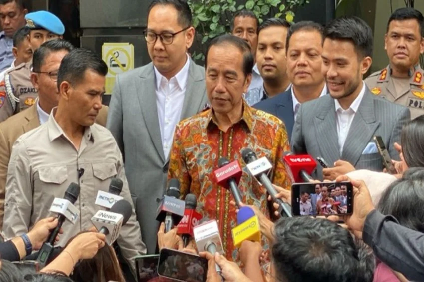 tersangka-kasus-ijazah-jokowi-desak-polisi-buat-kepastian-hukum-rab