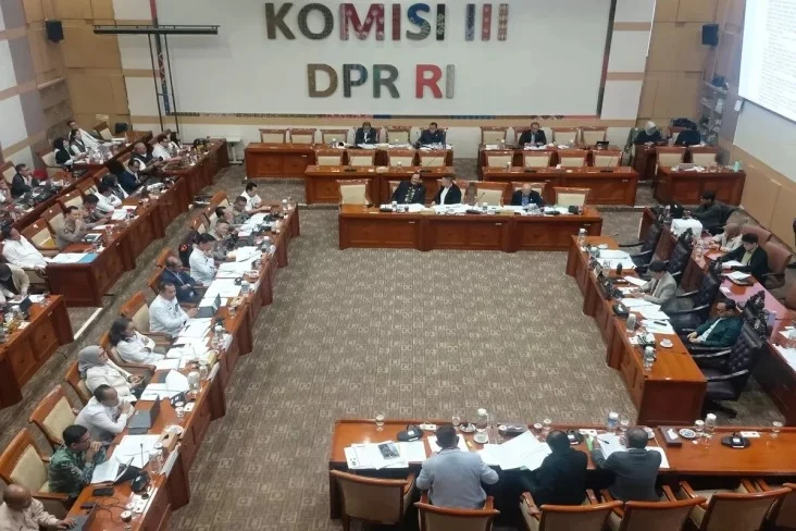 tok-komisi-iii-dpr-dan-pemerintah-sepakat-bawa-ruu-polri-ke-rapat-paripurna-ijz