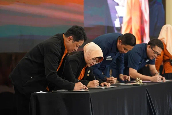 ukir-sejarah-bpspt-pos-indonesia-luncurkan-sampul-peringatan-edisi-khusus-sensus-ekonomi-2026-ops