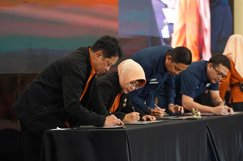 ukir-sejarah-bpspt-pos-indonesia-luncurkan-sampul-peringatan-edisi-khusus-sensus-ekonomi-2026-ops