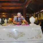 usai-ziarah-ke-makam-soekarno-dan-gus-dur-kapolri-tabur-bunga-di-makam-soeharto-kkz